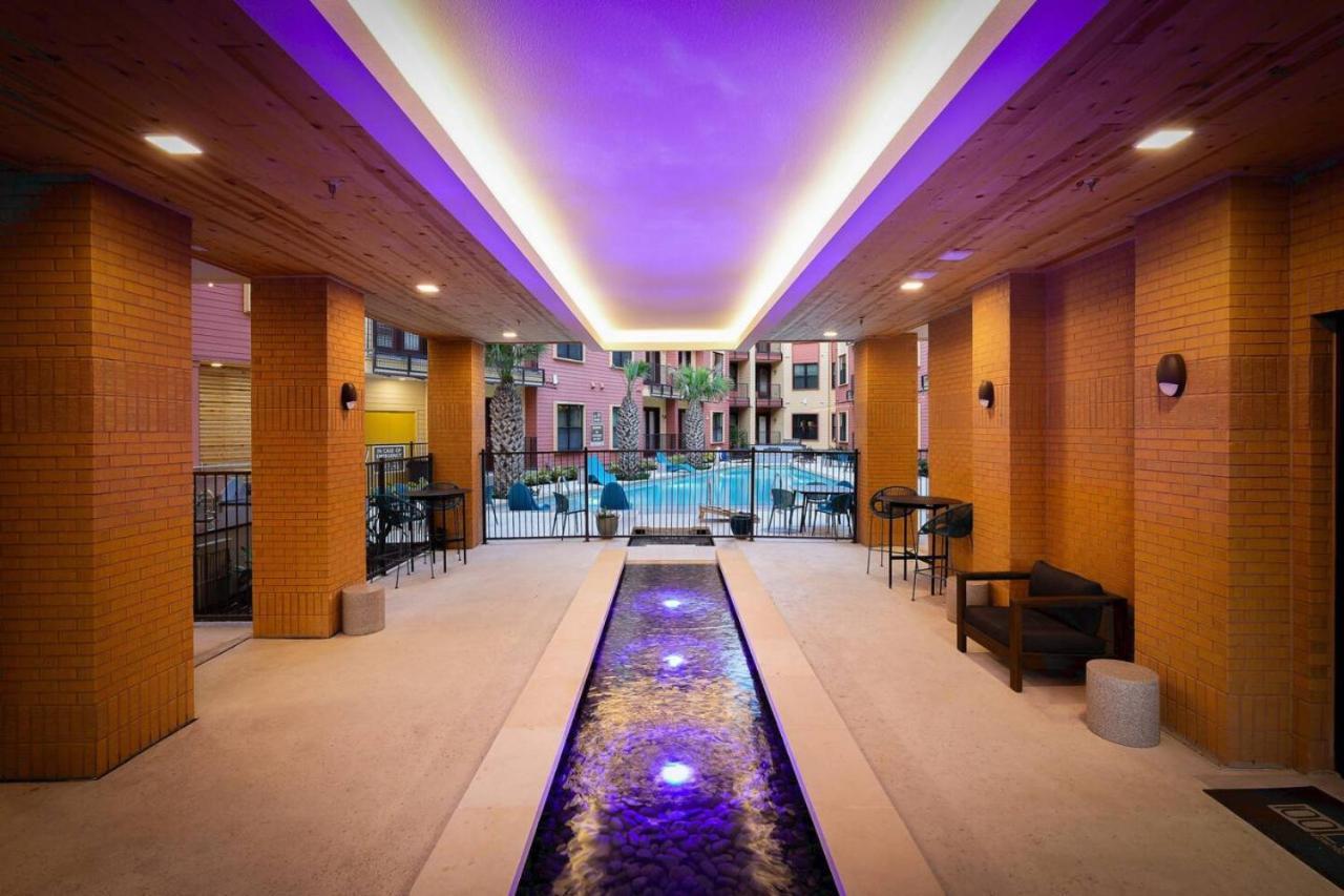 Stylish 2br W Pool,gym,prking-near Rvrwalk & Dome *