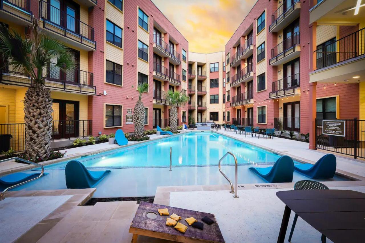 Stylish 2br W Pool,gym,prking-near Rvrwalk & Dome * San Antonio