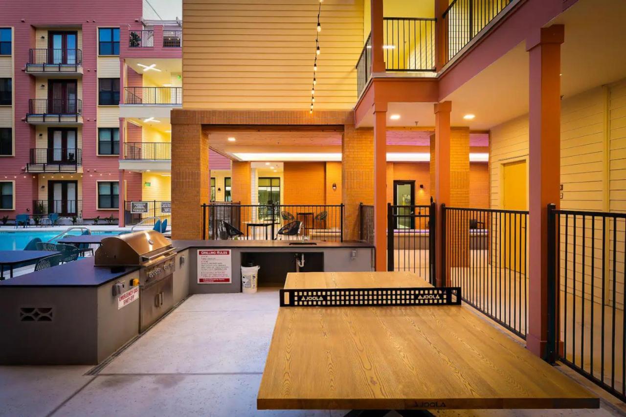 Stylish 2br W Pool,gym,prking-near Rvrwalk & Dome Apartment