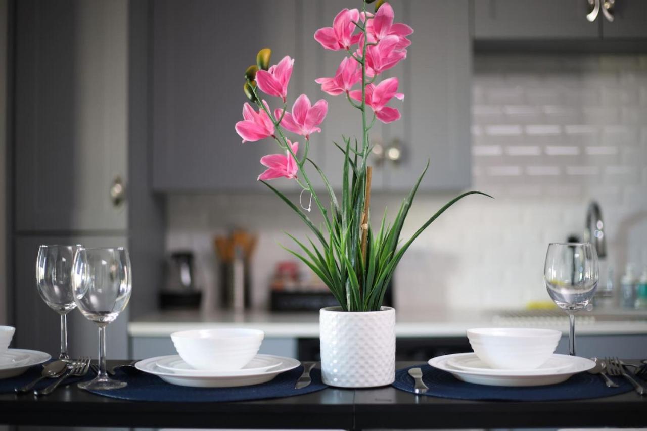 Stylish 2br W Pool,gym,prking-near Rvrwalk & Dome *