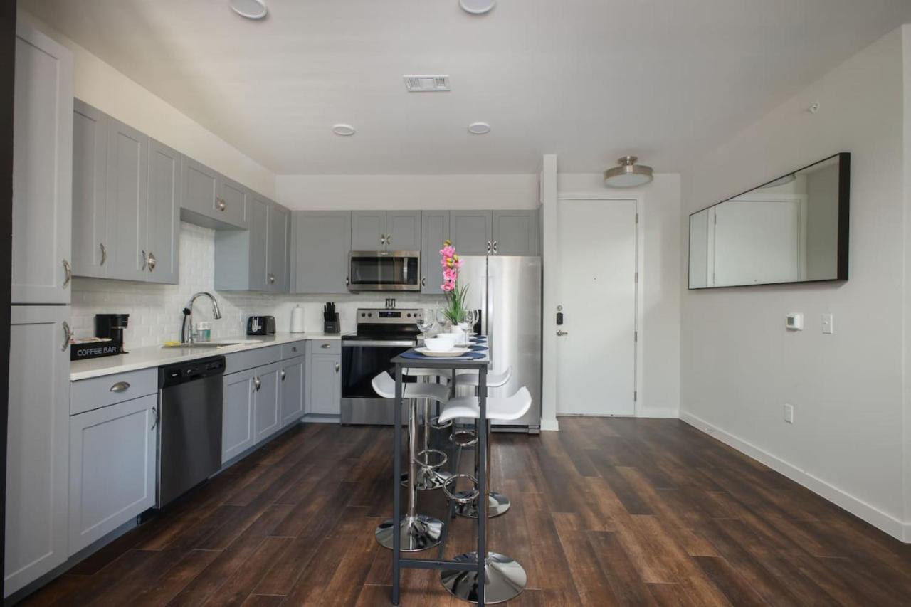 Stylish 2br W Pool,gym,prking-near Rvrwalk & Dome *