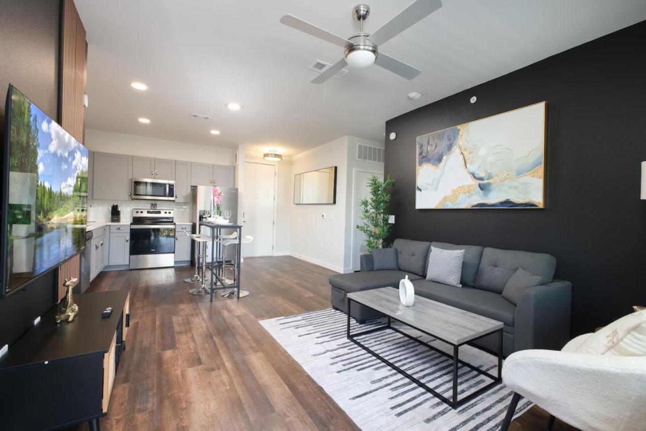 Stylish 2br W Pool,gym,prking-near Rvrwalk & Dome