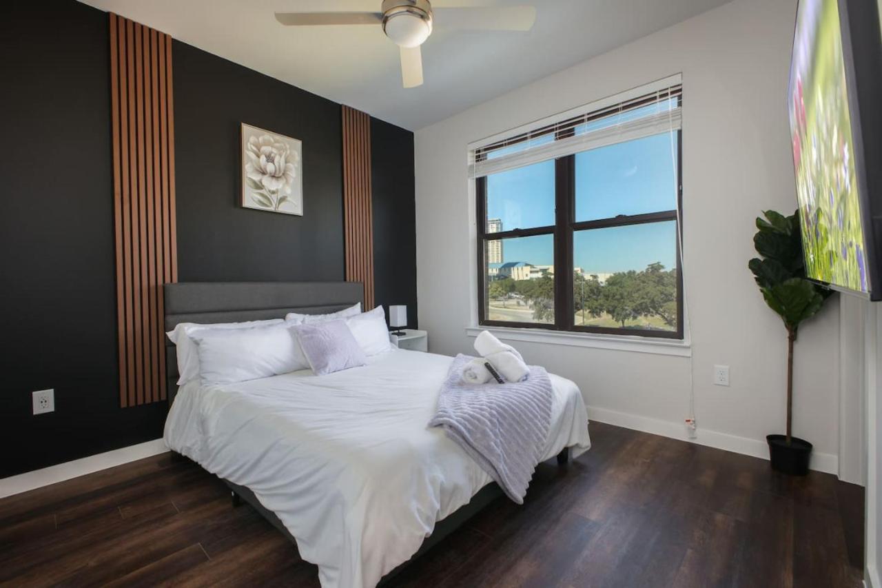Stylish 2br W Pool,gym,prking-near Rvrwalk & Dome * San Antonio